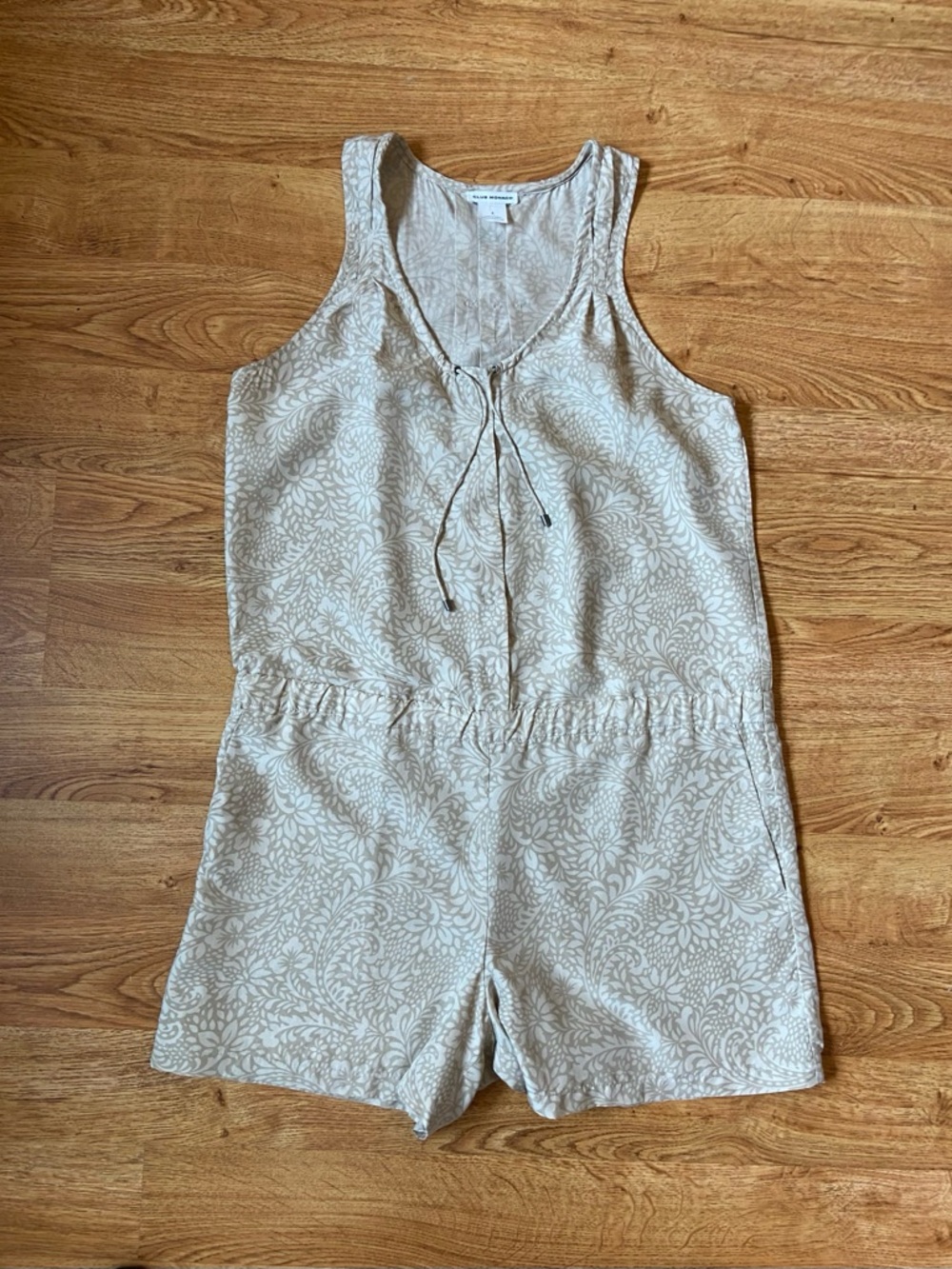 Club Monaco Floral Romper Size 4 Cream Sleeveless Tie Front Summe